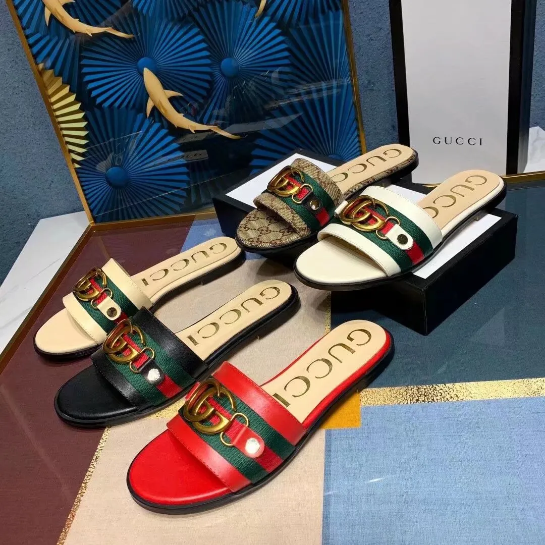 👟👟Ex-factory price 280👟👟 Gucci slippers. All in sheepskin. Sheepskin feet with original GUCCI bronze buckles. High-end atmosphere. Wear-resistant and non-slip branded rubber outsole. 35-42 yards. (41*42 can be customized, non-refundable and non-exchangeable* Welcome new and old customers to sell as shown in the picture)